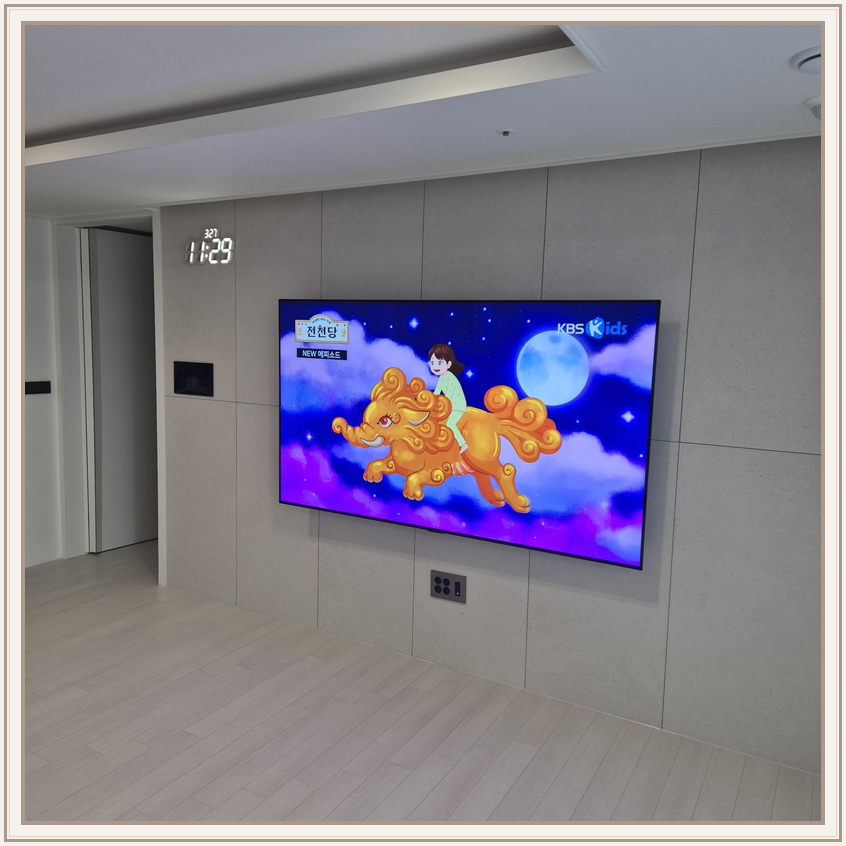 침실 벽면과 화면 하단 높이, TV 설치 참고 사진