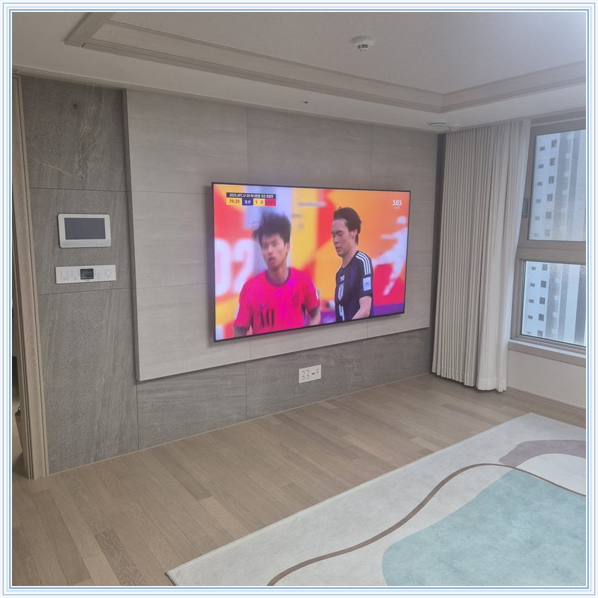 세로 장식 패널 옆 TV 설치 공간, TV 설치 참고 사진