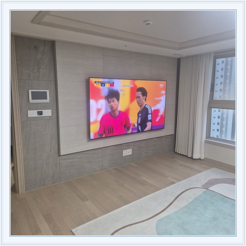 세로 장식 패널 옆 TV 설치 공간, TV 설치 참고 사진